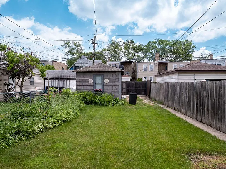 3233 W Berteau Ave — Photo 25