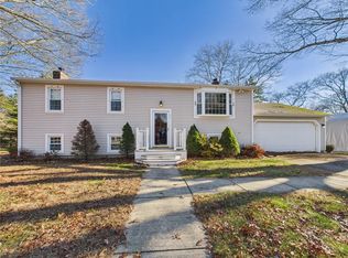 38 Pinecrest Dr, Exeter, RI 02822