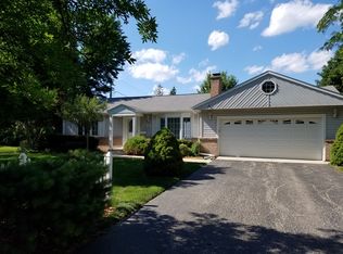 414 E Berry Rd, Barrington, IL 60010