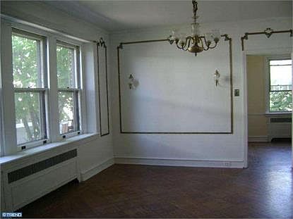 5th image of 6707 Oxford Ave