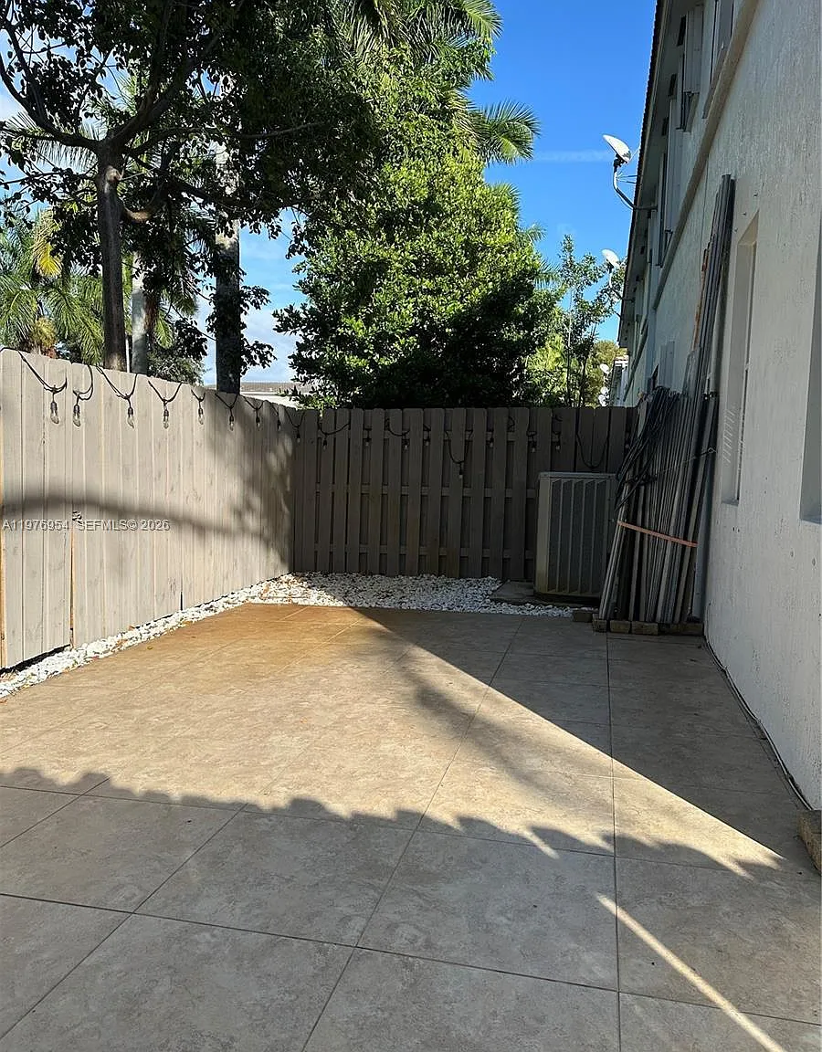 SW 39th St, Hollywood — Photo 3