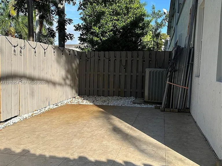 SW 39th St — Photo 3