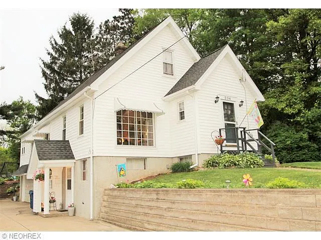 204 Hazelwood Ave photo 1