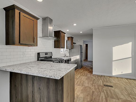 4th image of 108 Golfview Ct