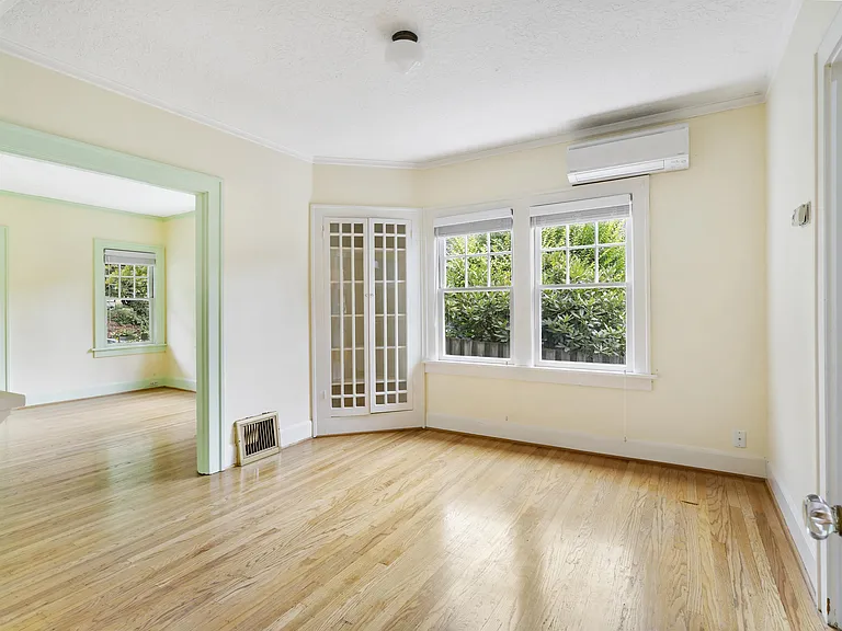 2567 NW Raleigh St — Photo 9
