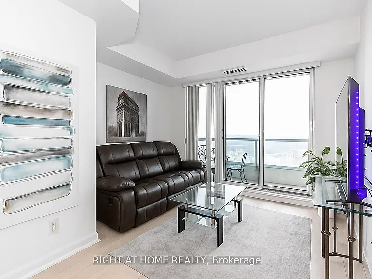 9201 Yonge St E #2213 — Photo 1