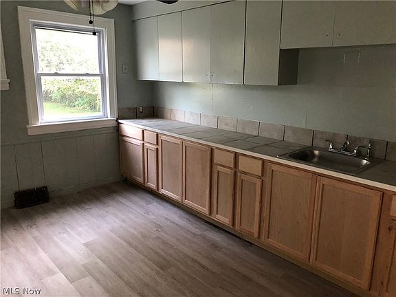 4th image of 5219 Vandalia Ave