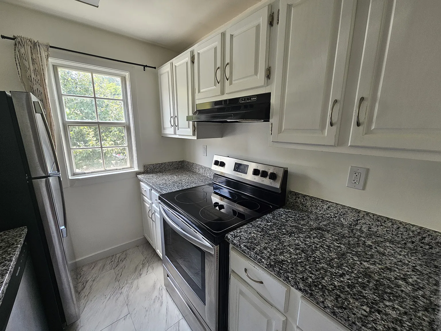 1 bed, 596 sqft, $1,800 — Photo 4