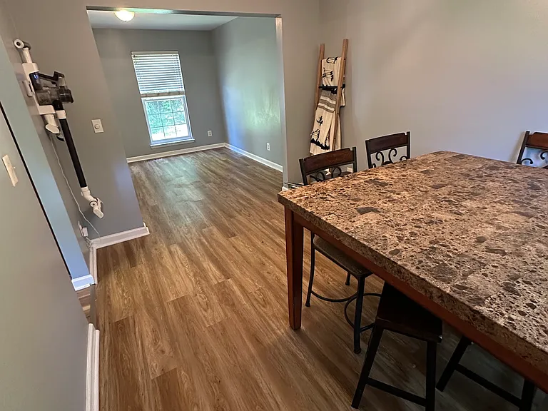 6225 Igo Rd — Photo 8
