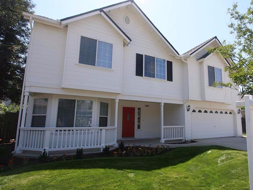 2nd image of 2551 E Lester Ave
