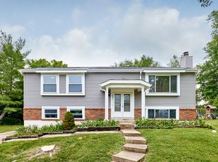 241 Valleyoak Ct, Ballwin, MO 63021