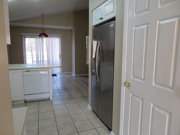 3rd image of 122 Edgewater Dr