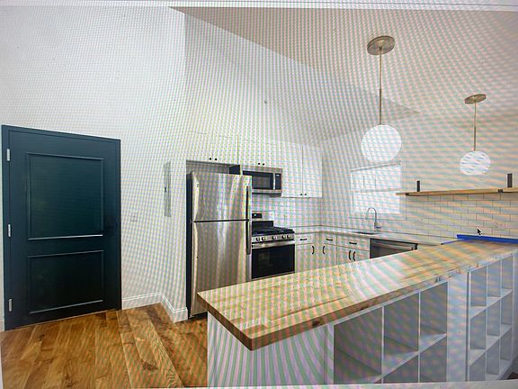 2nd image of 4406 Butler St #202
