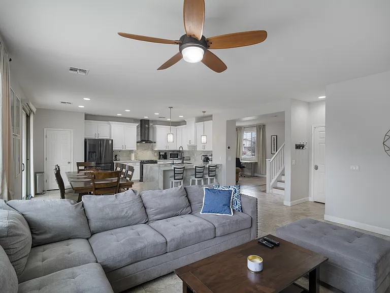 8753 W Lamar Rd — Photo 5