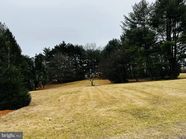 12 Heckman Dr, Saint Thomas, PA 17252