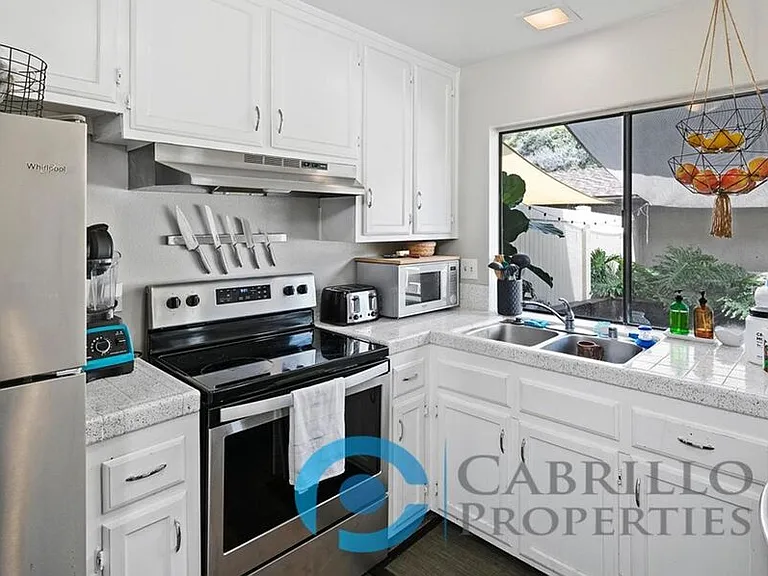 3431 Fairlomas Rd — Photo 4