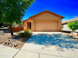 554 W Chardin Dr, Green Valley, AZ 85614