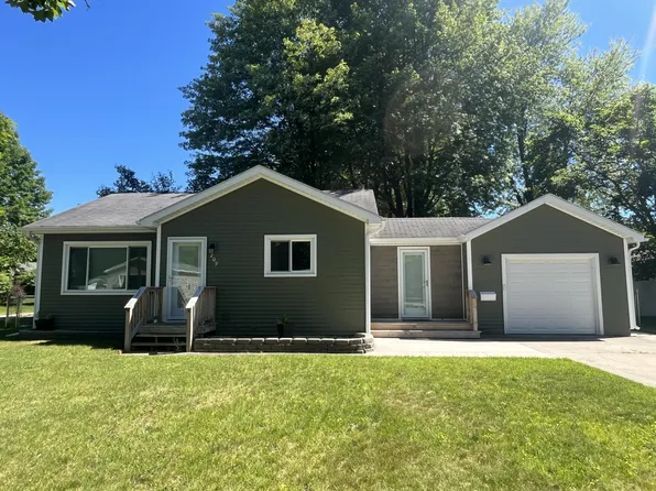 209 E Lewis St, Whitehall, MI 49461