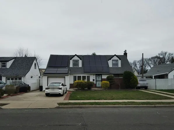 868 Smith St, Uniondale, NY 11553