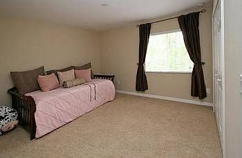 4th image of 604 Venice Pl #28