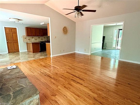 5th image of 6907 Ridge Haven Rd