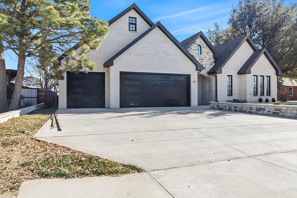 5 bed, 7.0 bath, 4400 sqft, $20,000 — Photo 1
