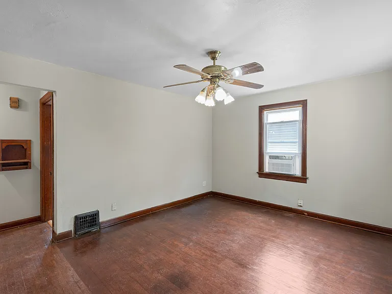 7007 Paisley Dr — Photo 3