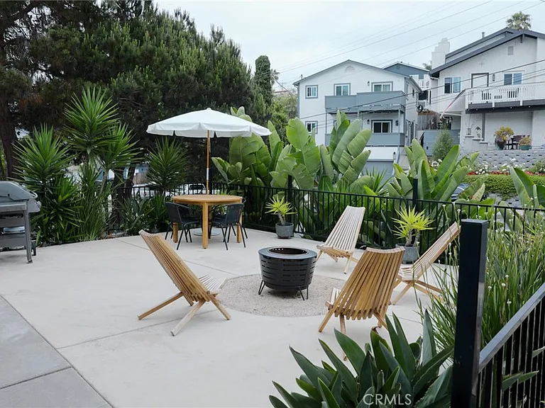 160 Avenida Florencia #B — Photo 17