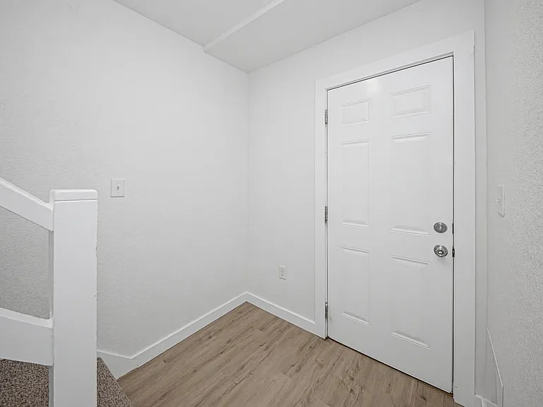740 W 1st St — Photo 18