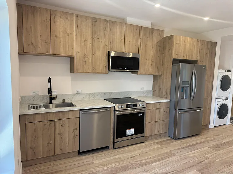 2525 Beryl St — Photo 11