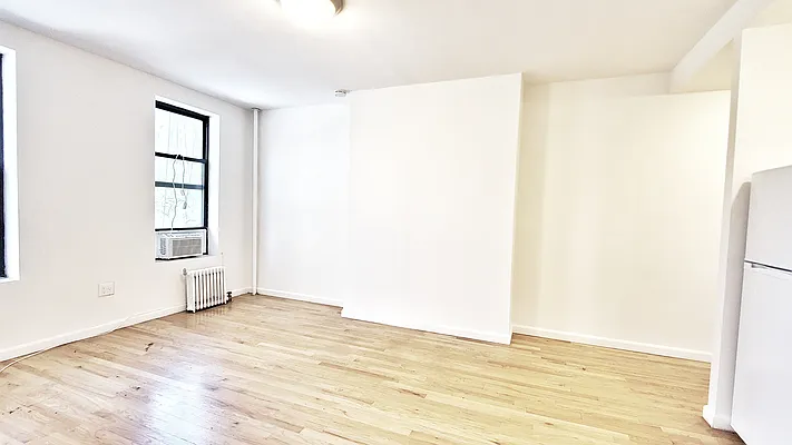 Rented by Avenues Real Estate | media 27