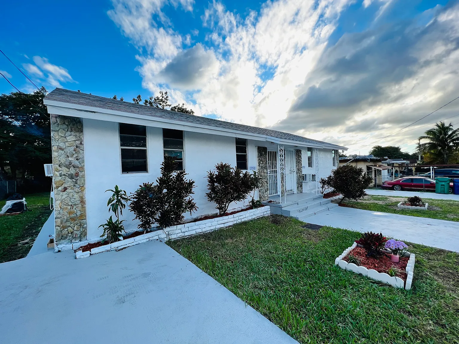 2 bed, 900 sqft, $2,100 — Photo 1