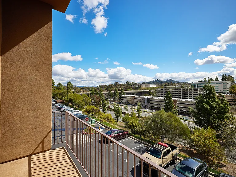 Mellmanor Apartments — Photo 12