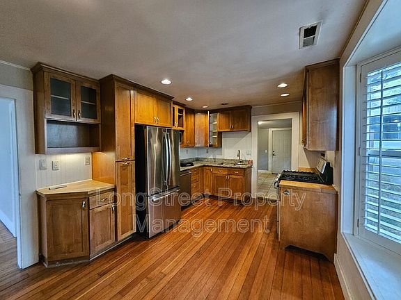 3rd image of 1734 SW Market St