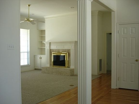 2nd image of 605 Paloma St