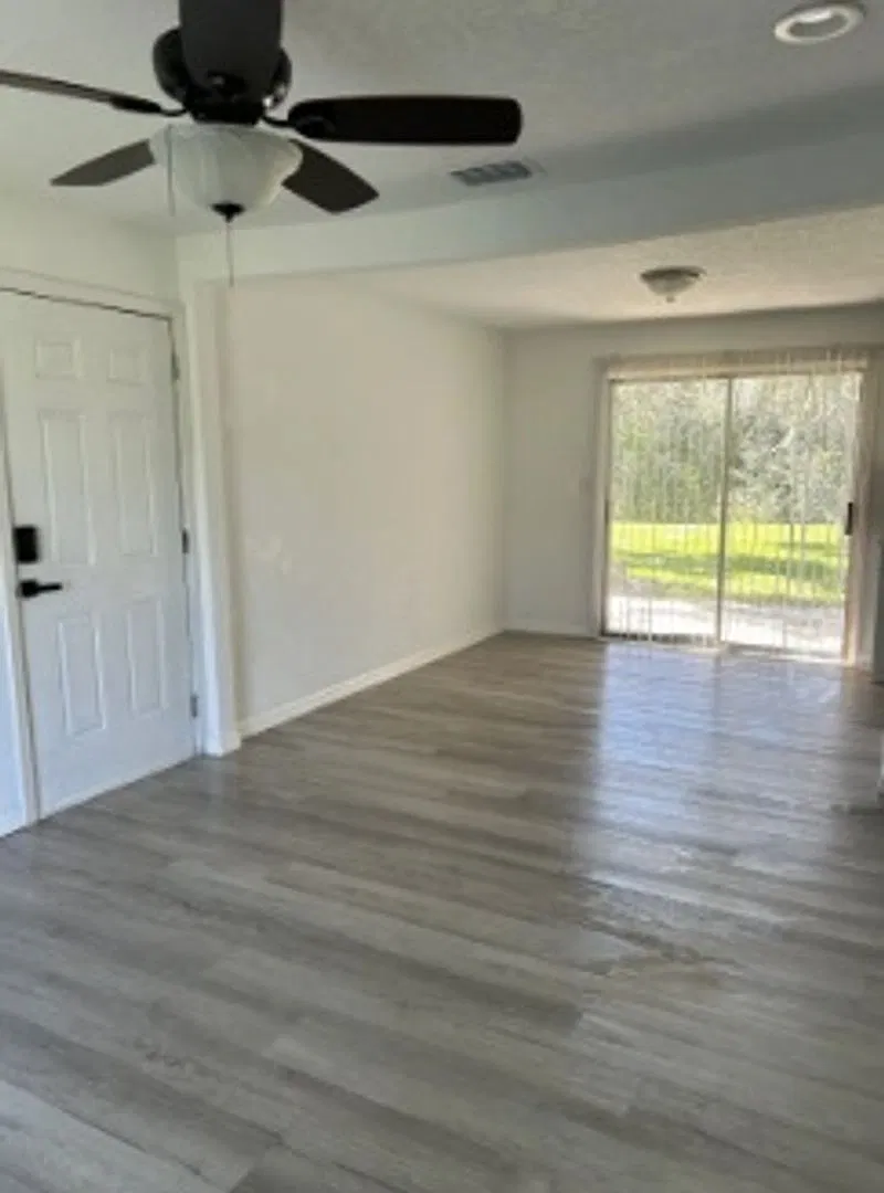 1/1 newly renovated duplexes located on a Spring in Lake Panasoffkee — Photo 4