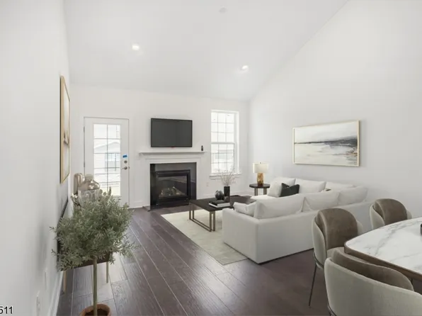 60 Whitney Ave, Morris Plains Boro, NJ 07950