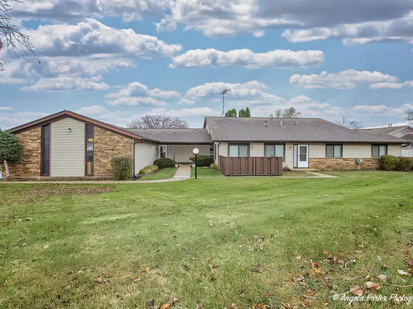 5202 Winslow Cir APT A, McHenry, IL 60050