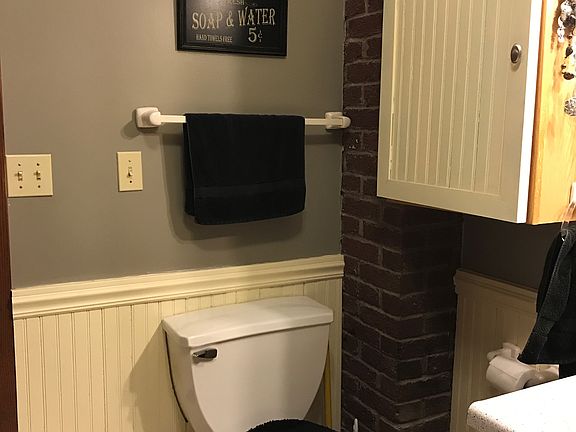 Main Floor Bathroom 