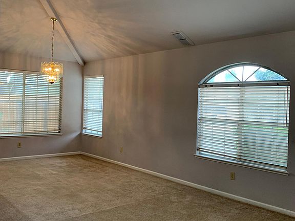 3rd image of 5600 Montclair Cir