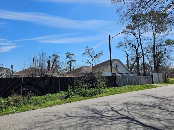 8610 Tremont St, Houston, TX 77028