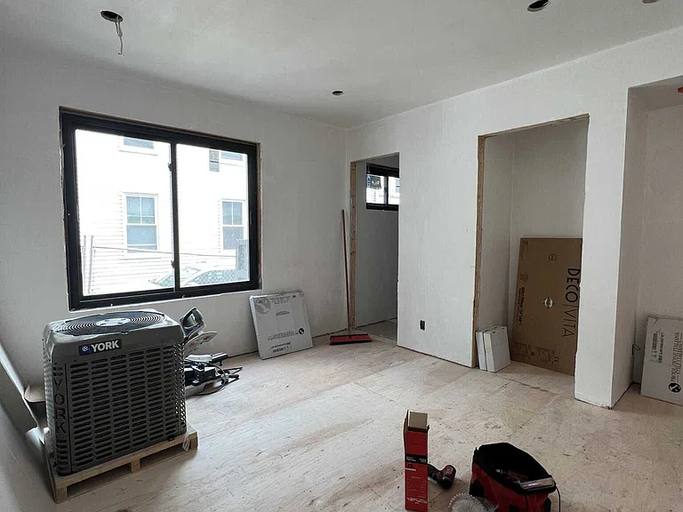 Hunnewell Ave — Photo 10