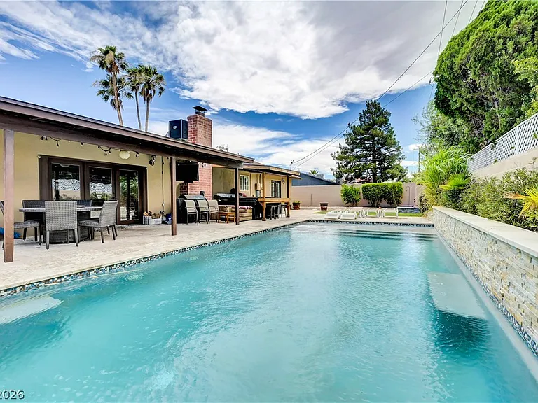 2712 W Oakey Blvd — Photo 38