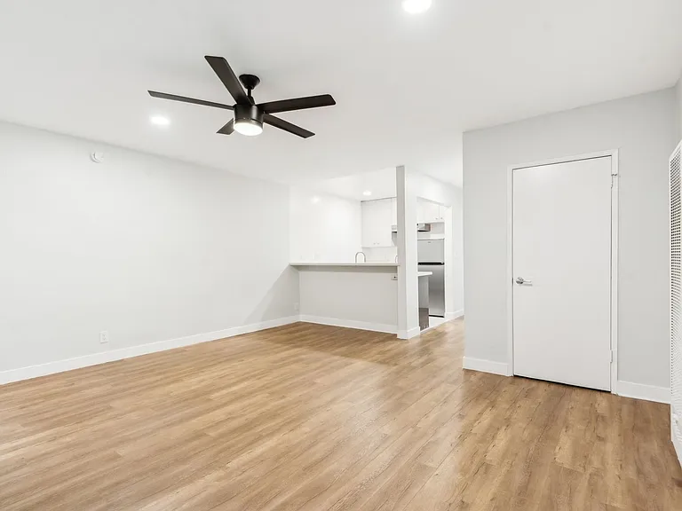 1944 Whitley Ave. — Photo 14