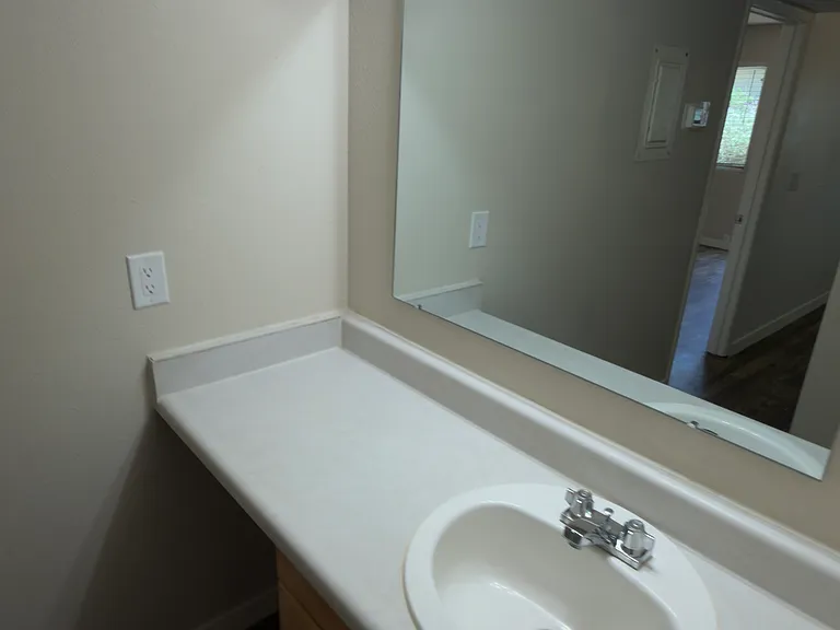 502 E Glenn St #14 — Photo 8