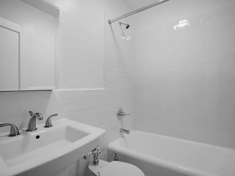 208 W 23rd St #1103 — Photo 5