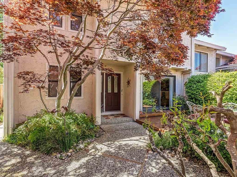 2nd image of 1046 Camino Verde Cir
