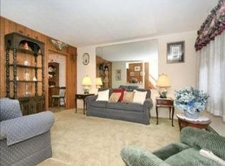 4 Lefferts Pl, East Northport, NY