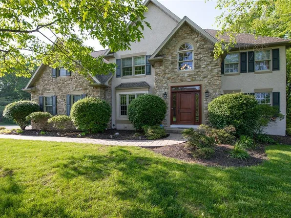 5705 Mountain Laurel Dr, Coopersburg, PA 18036