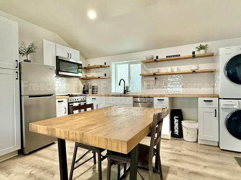 1519 E Montana Ave — Photo 3